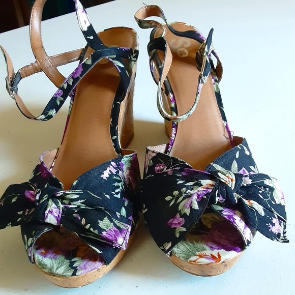 SO Espadrille Peep Toe Purple/Black Floral Wedge Shoe - Picture 1 of 7